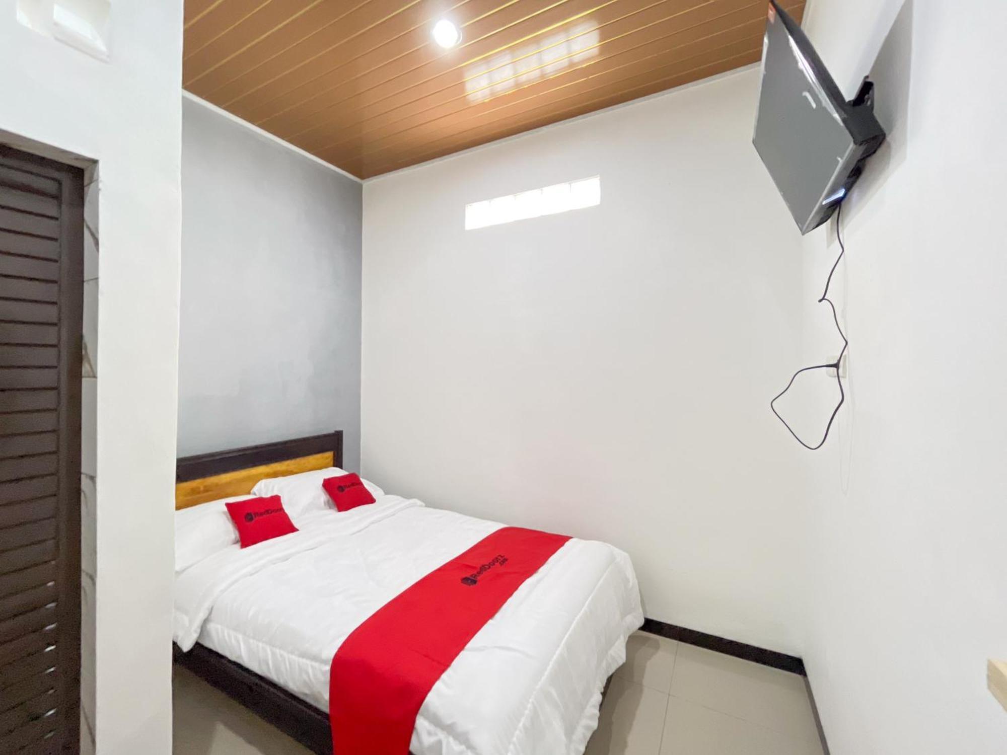 Reddoorz At Rose House Simpang Pemda Medan Selayan Hotel Sunggal Buitenkant foto